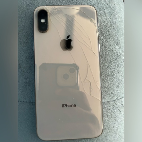 iPhone XS with case - Picture 4 of 4